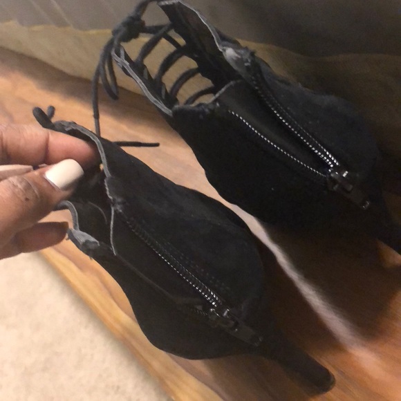 Black heels - Picture 4 of 5